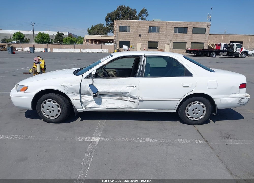 1997 TOYOTA CAMRY LE VIN: JT2BG22K9V0035098
