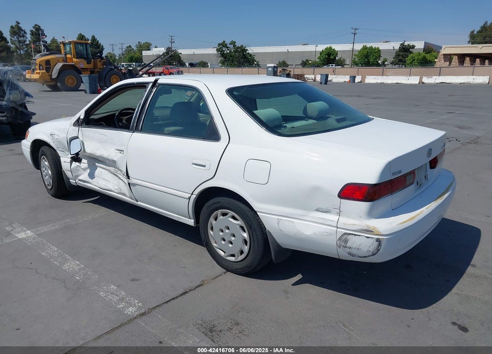 1997 TOYOTA CAMRY LE VIN: JT2BG22K9V0035098