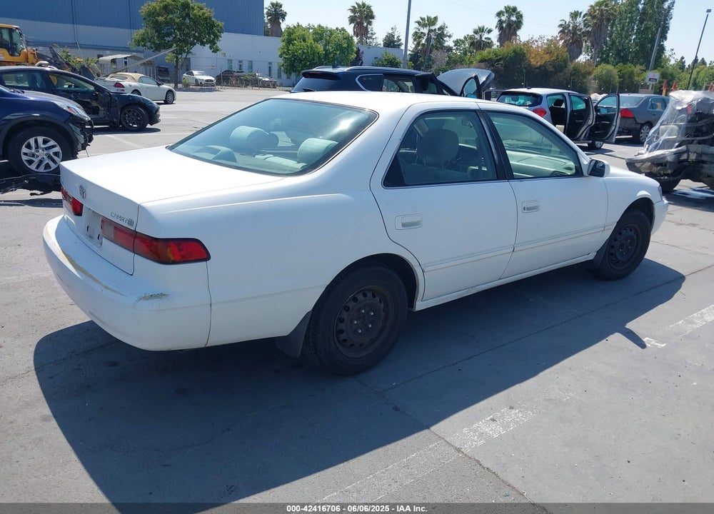 1997 TOYOTA CAMRY LE VIN: JT2BG22K9V0035098