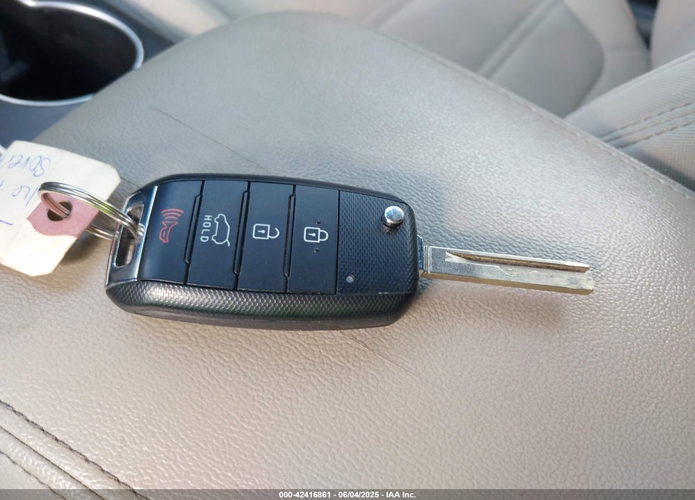 2016 KIA SORENTO VIN: 5XYPGDA50GG131686
