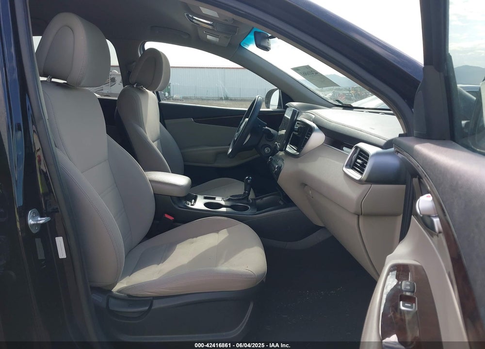 2016 KIA SORENTO VIN: 5XYPGDA50GG131686