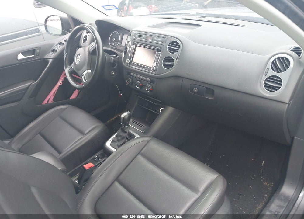 2015 VOLKSWAGEN TIGUAN SE VIN: WVGAV7AX7FW507117