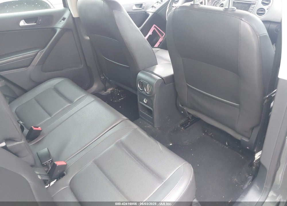2015 VOLKSWAGEN TIGUAN SE VIN: WVGAV7AX7FW507117