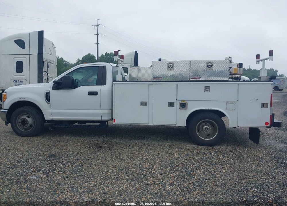 2017 FORD F-350 CHASSIS XL VIN: 1FDRF3G66HEE06795