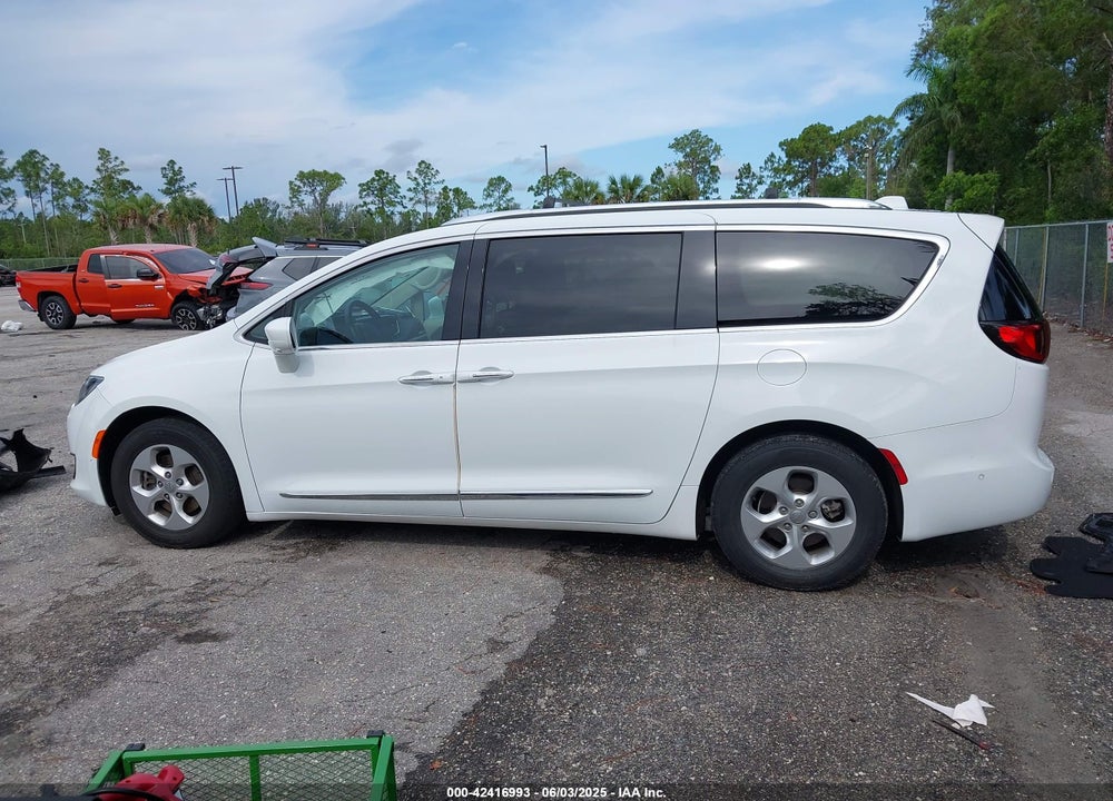 2017 CHRYSLER PACIFICA VIN: 2C4RC1EG4HR652969