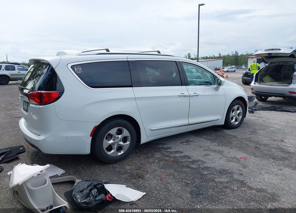 2017 CHRYSLER PACIFICA VIN: 2C4RC1EG4HR652969