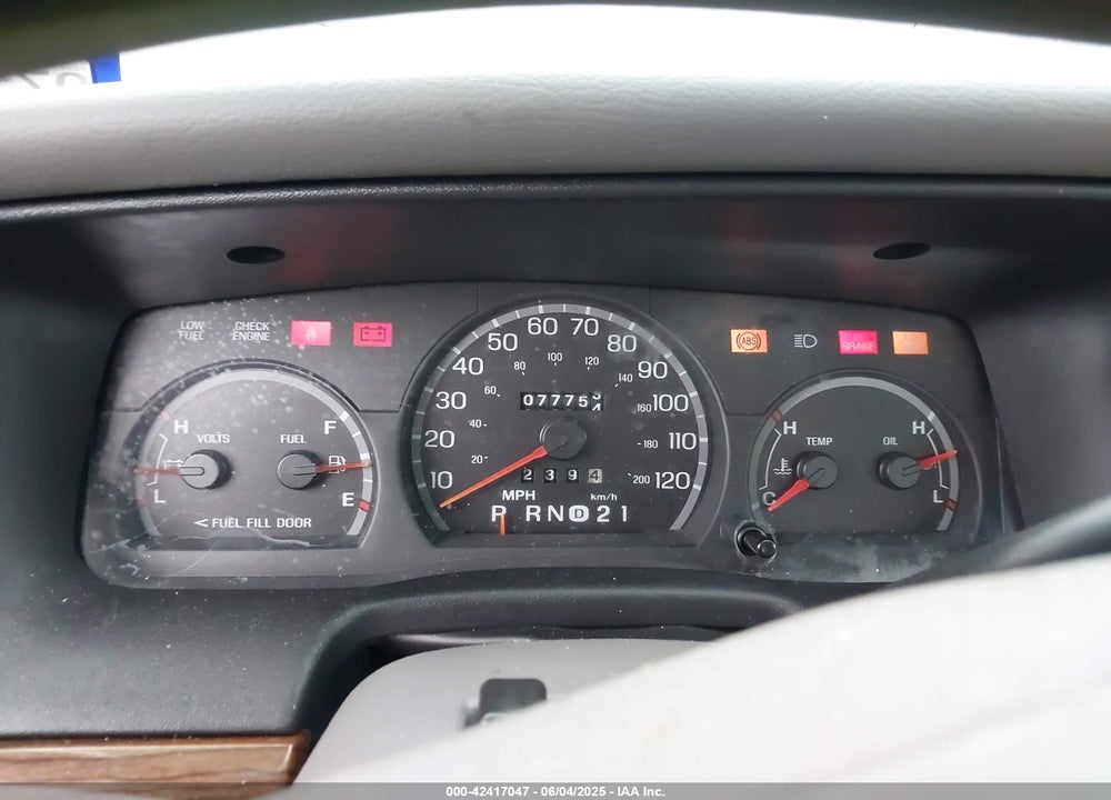 2002 FORD CROWN VICTORIA STANDARD VIN: 2FAFP73W22X146523