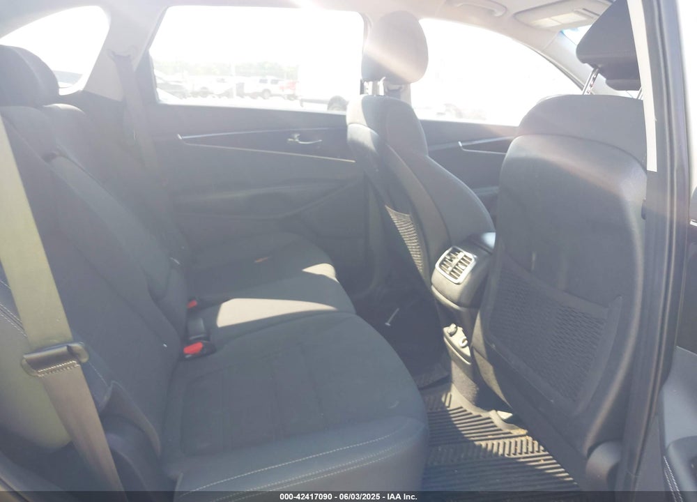 2016 KIA SORENTO 2.4L LX VIN: 5XYPGDA34GG170537