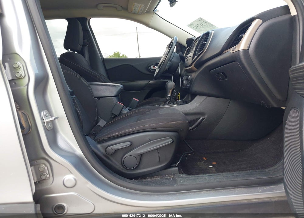 2017 JEEP CHEROKEE VIN: 1C4PJMCB6HW524181