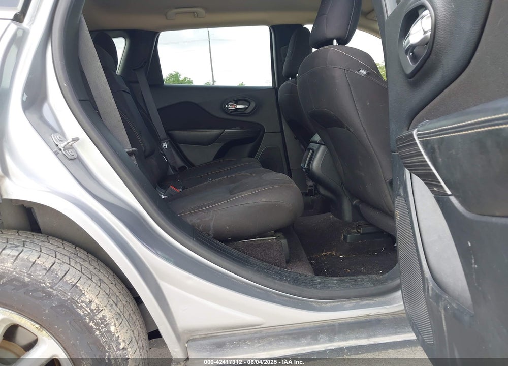 2017 JEEP CHEROKEE VIN: 1C4PJMCB6HW524181