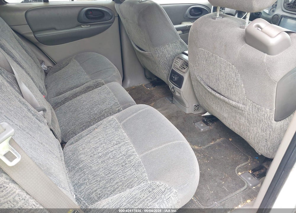 2002 CHEVROLET TRAILBLAZER LS VIN: 1GNDS13S122502822