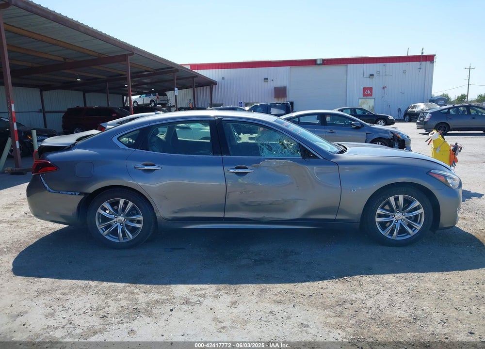 2017 INFINITI Q70 VIN: JN1BY1AP1HM740652