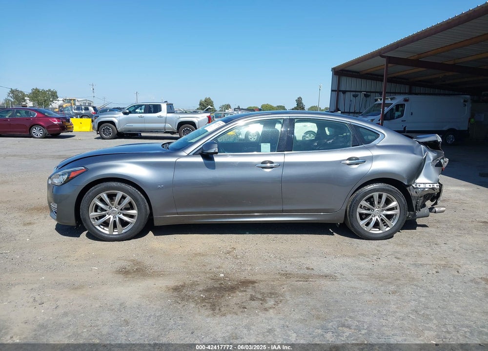2017 INFINITI Q70 VIN: JN1BY1AP1HM740652