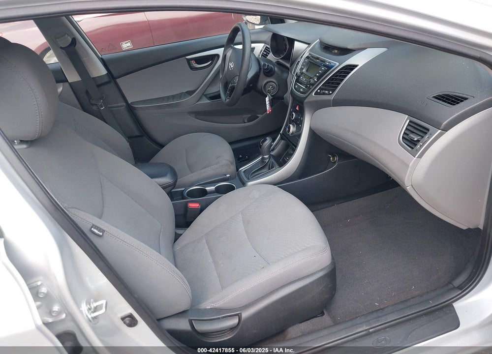 2016 HYUNDAI ELANTRA VIN: 5NPDH4AE0GH748790