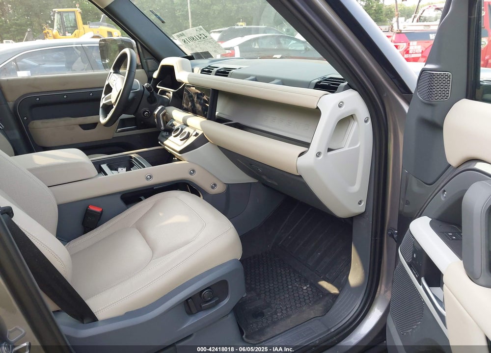 2024 LAND ROVER DEFENDER 110 P400 S VIN: SALEJEEU8R2297489