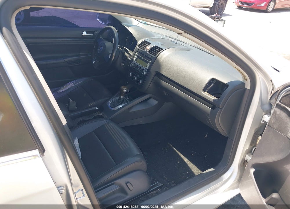 2010 VOLKSWAGEN JETTA VIN: 3VWRZ7AJ6AM113590