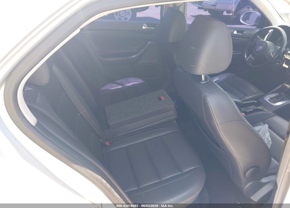 2010 VOLKSWAGEN JETTA VIN: 3VWRZ7AJ6AM113590