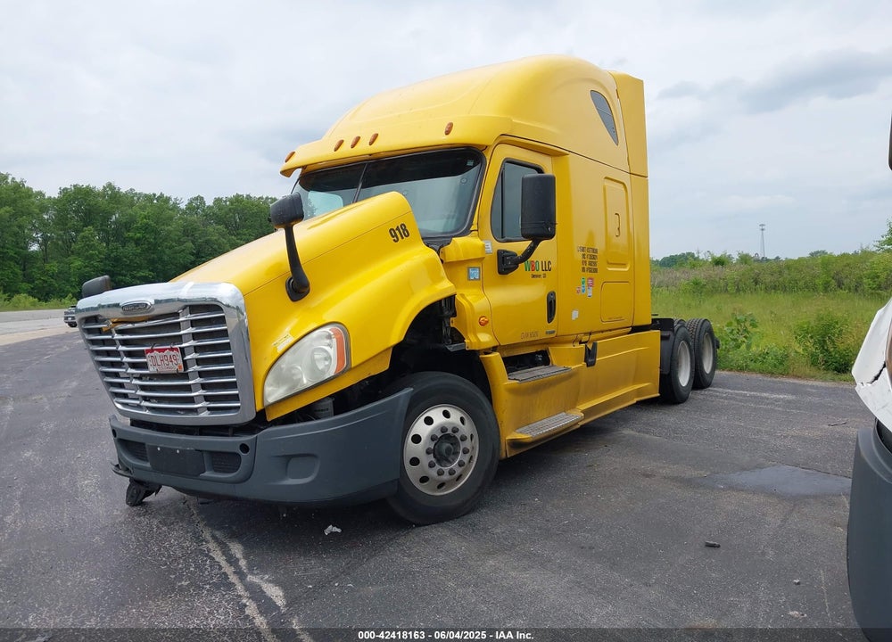 2015 FREIGHTLINER CASCADIA 125 --- VIN: 3AKJGLD54FSGE3090