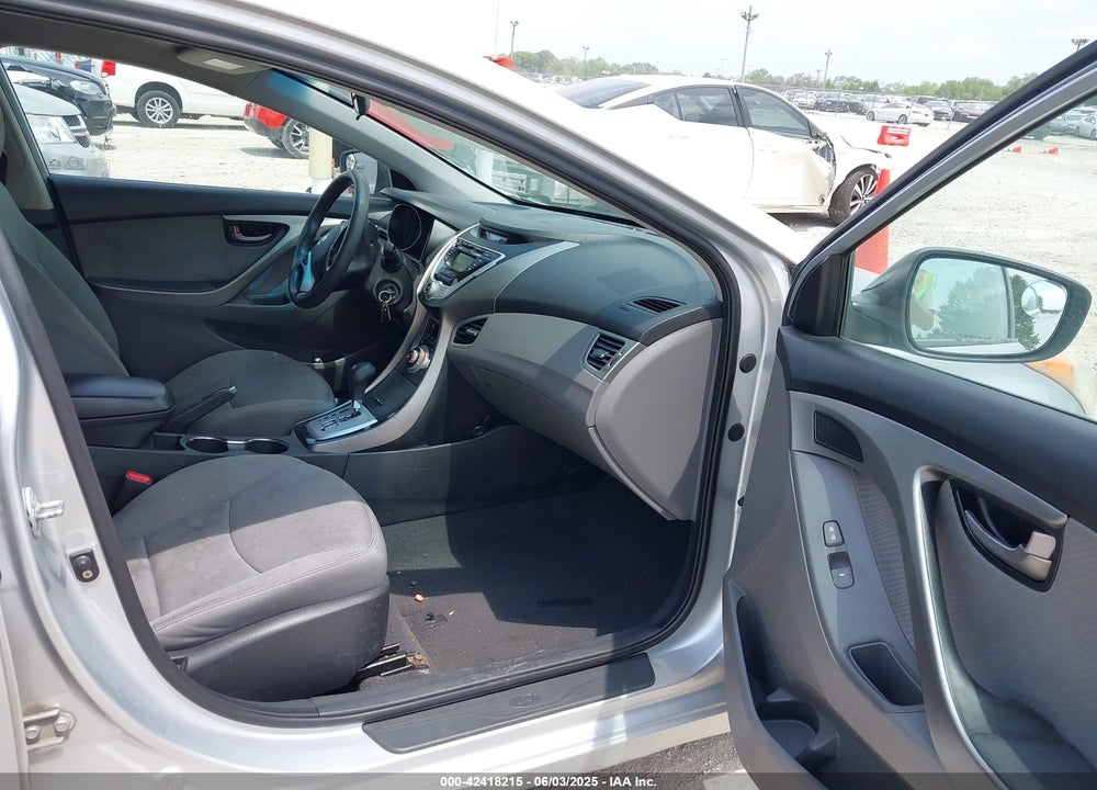 2011 HYUNDAI ELANTRA VIN: 5NPDH4AE5BH031049