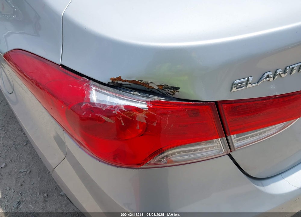 2011 HYUNDAI ELANTRA VIN: 5NPDH4AE5BH031049