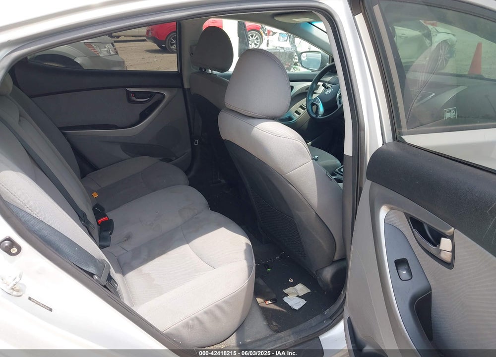 2011 HYUNDAI ELANTRA VIN: 5NPDH4AE5BH031049