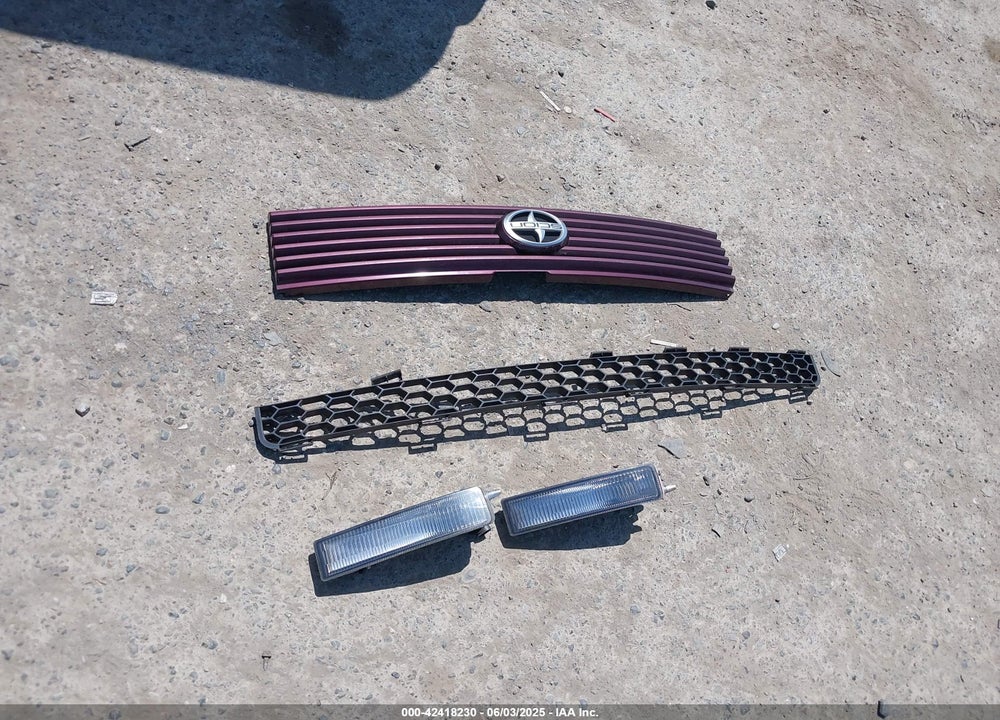 2005 SCION XB VIN: JTLKT324X54021847