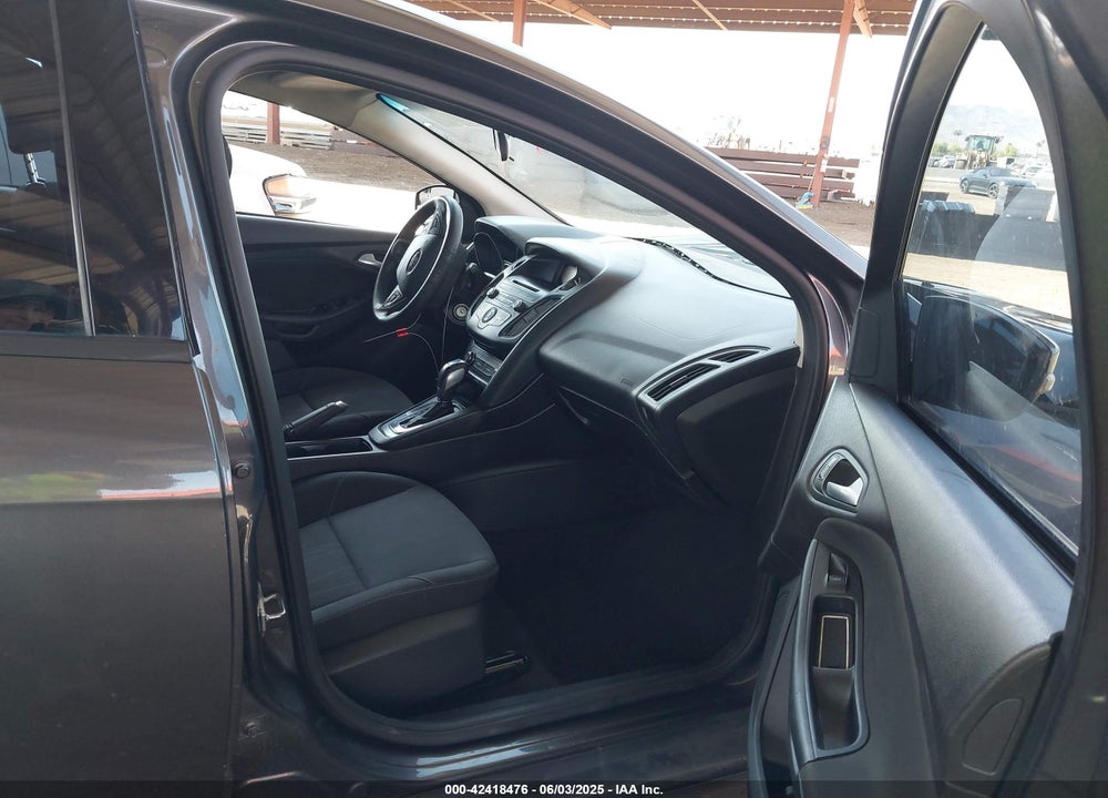 2015 FORD FOCUS SE VIN: 1FADP3F21FL210742