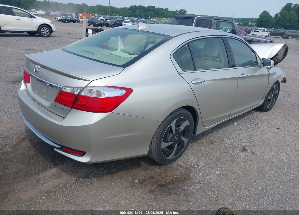 2014 HONDA ACCORD VIN: JHMCR5F7XEC000581