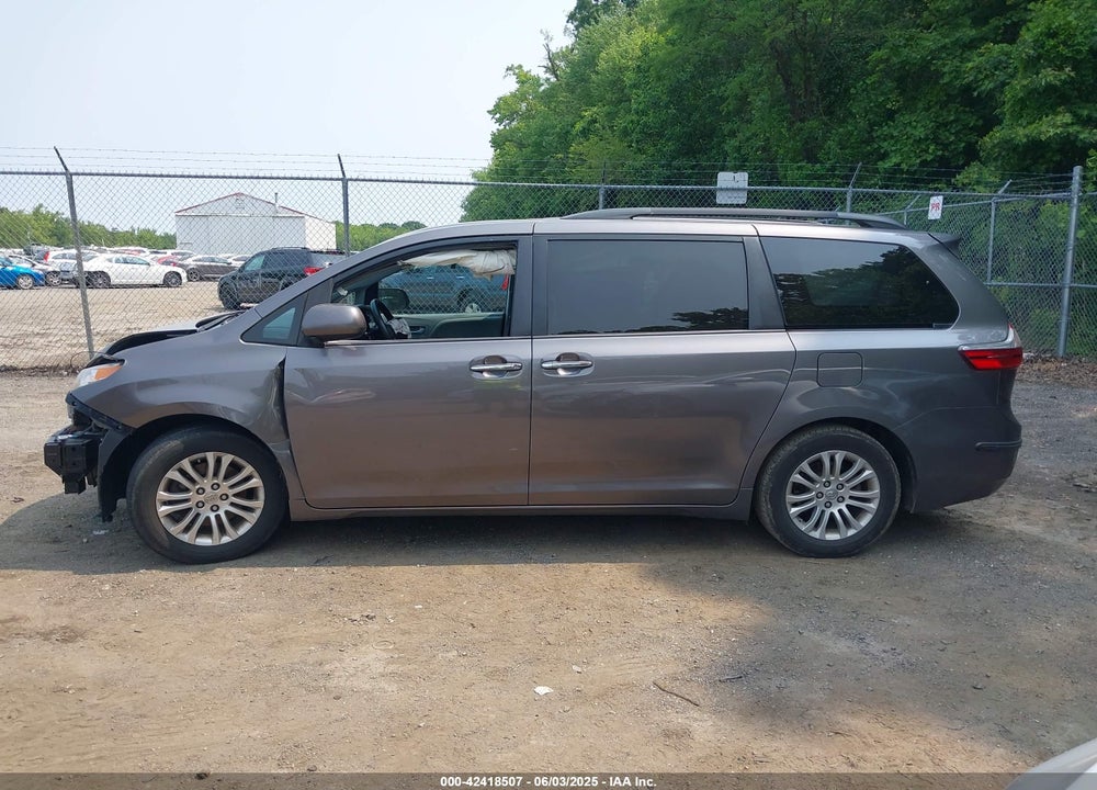 2015 TOYOTA SIENNA XLE 8 PASSENGER VIN: 5TDYK3DC6FS553695