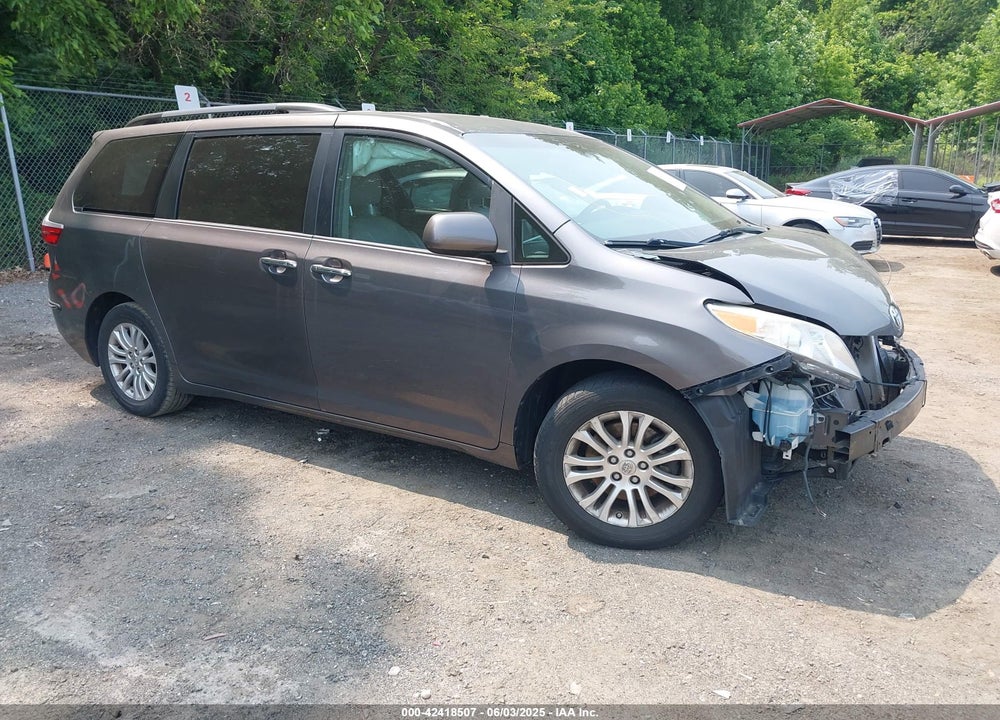 2015 TOYOTA SIENNA XLE 8 PASSENGER VIN: 5TDYK3DC6FS553695