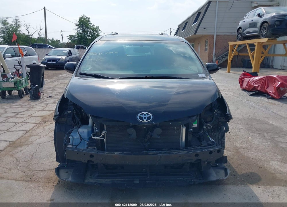 2017 TOYOTA SIENNA SE 8 PASSENGER VIN: 5TDXZ3DC4HS840494