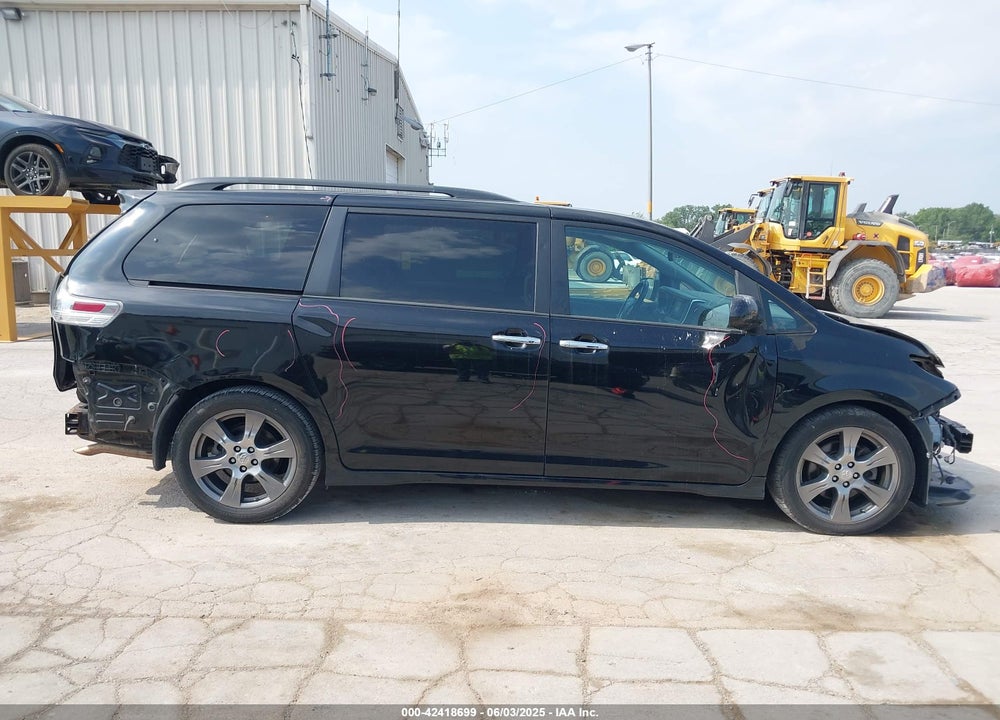 2017 TOYOTA SIENNA SE 8 PASSENGER VIN: 5TDXZ3DC4HS840494