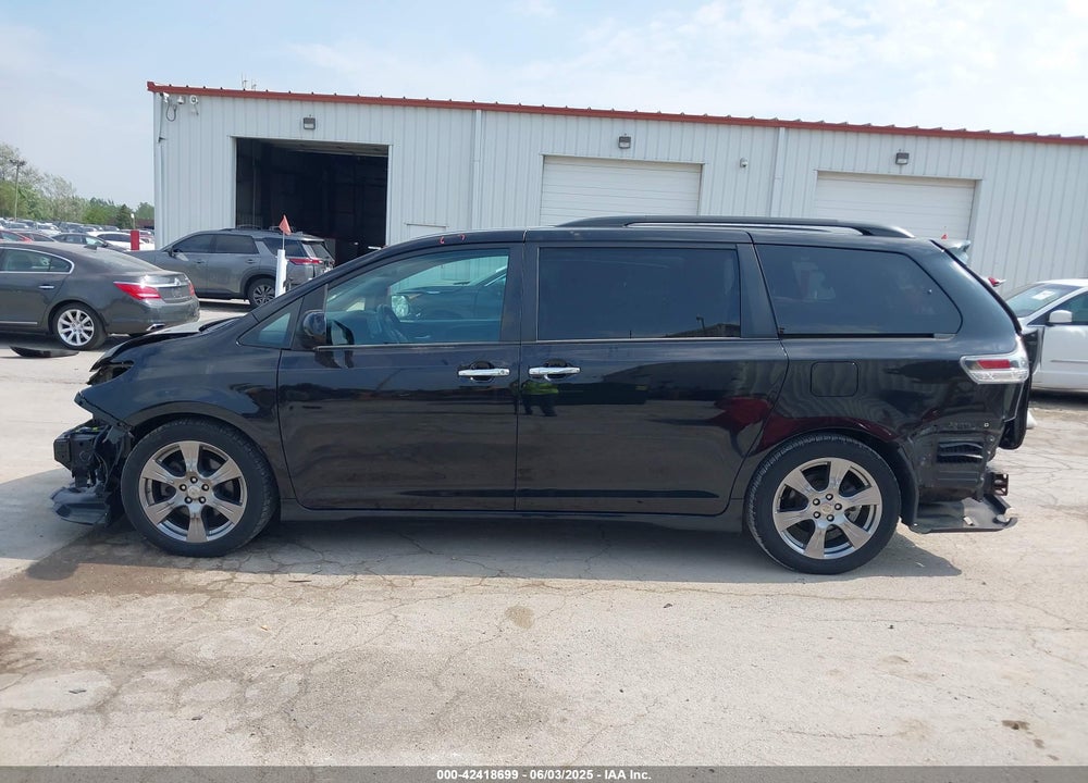 2017 TOYOTA SIENNA SE 8 PASSENGER VIN: 5TDXZ3DC4HS840494