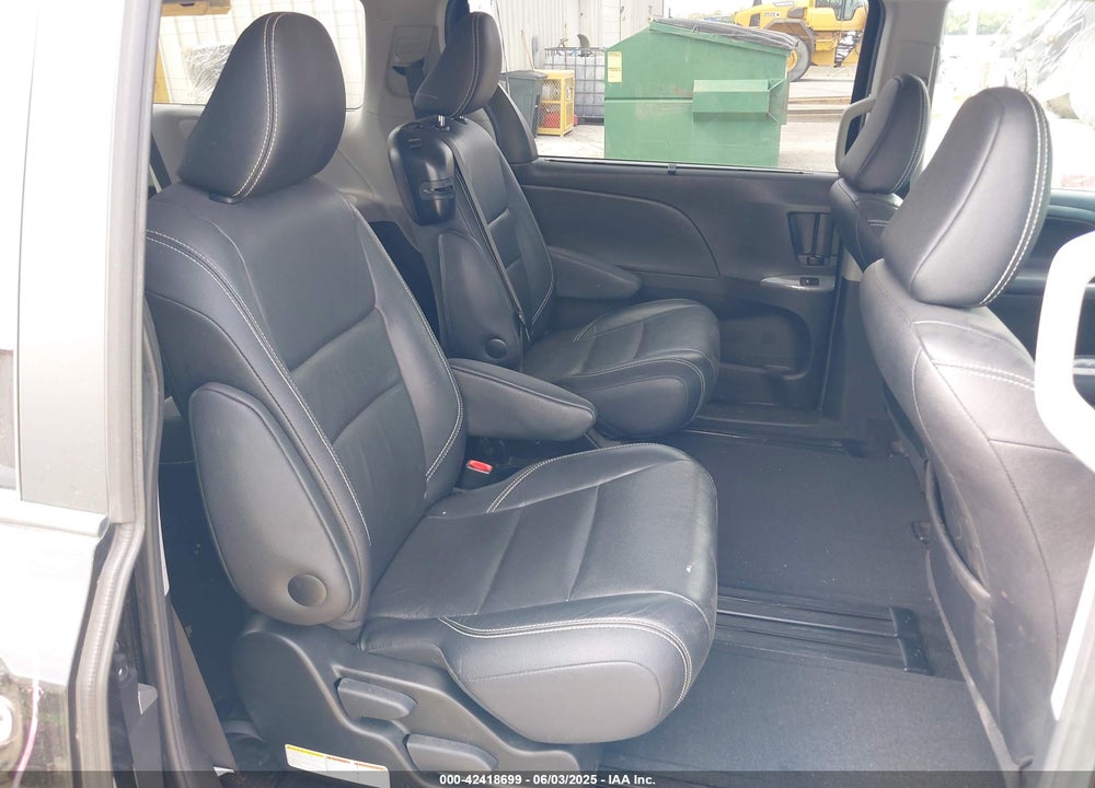 2017 TOYOTA SIENNA SE 8 PASSENGER VIN: 5TDXZ3DC4HS840494