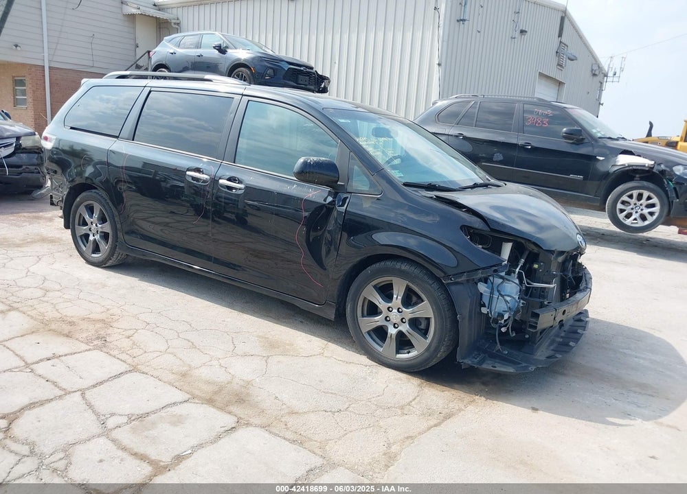 2017 TOYOTA SIENNA SE 8 PASSENGER VIN: 5TDXZ3DC4HS840494