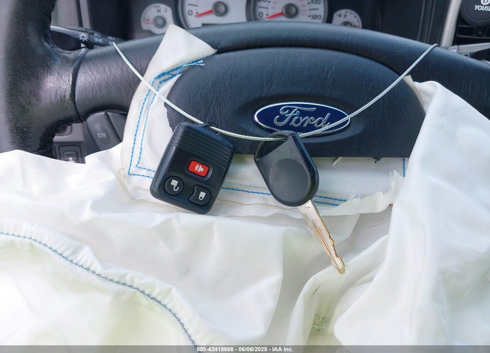2005 FORD ESCAPE LIMITED VIN: 1FMYU94175KB42352