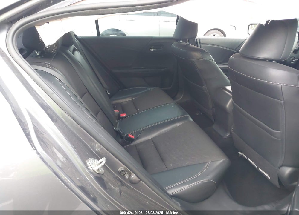 2016 HONDA ACCORD VIN: 1HGCR2F51GA154370
