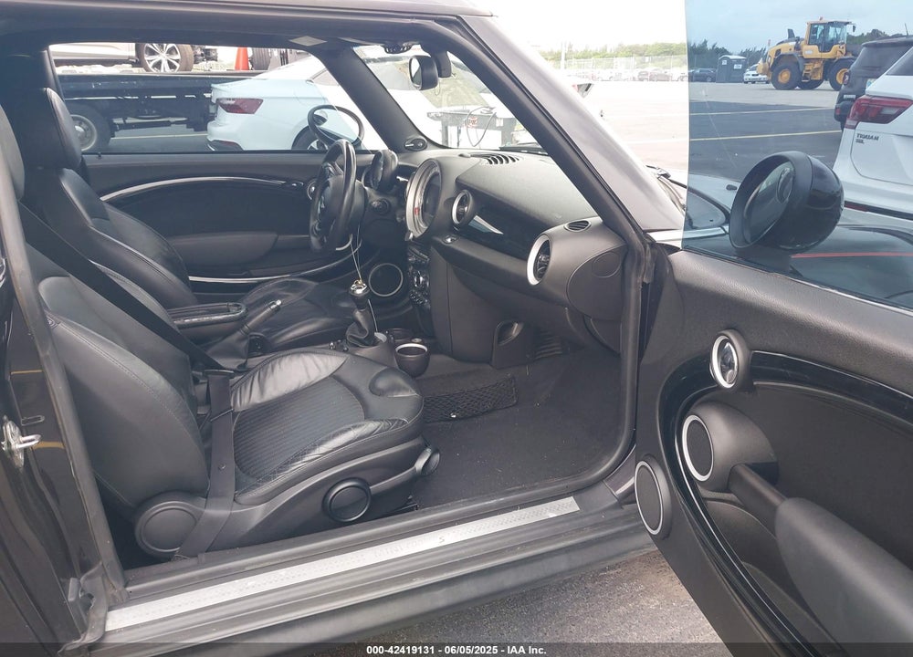2014 MINI CLUBMAN VIN: WMWZG3C53ETY33385