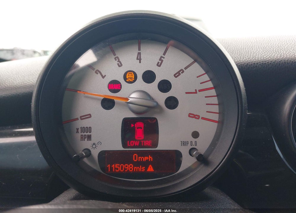 2014 MINI CLUBMAN VIN: WMWZG3C53ETY33385