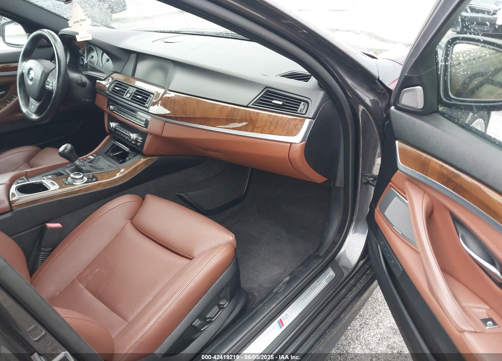 2013 BMW 550 VIN: WBAFR9C55DC271603