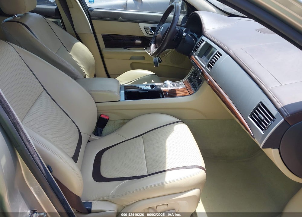 2012 JAGUAR XF VIN: SAJWA0HB4CLS23644