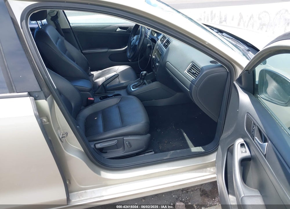 2014 VOLKSWAGEN JETTA VIN: 3VWD17AJ9EM271431