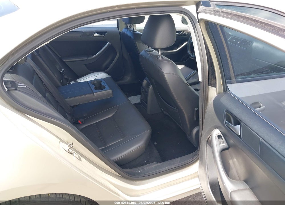 2014 VOLKSWAGEN JETTA VIN: 3VWD17AJ9EM271431