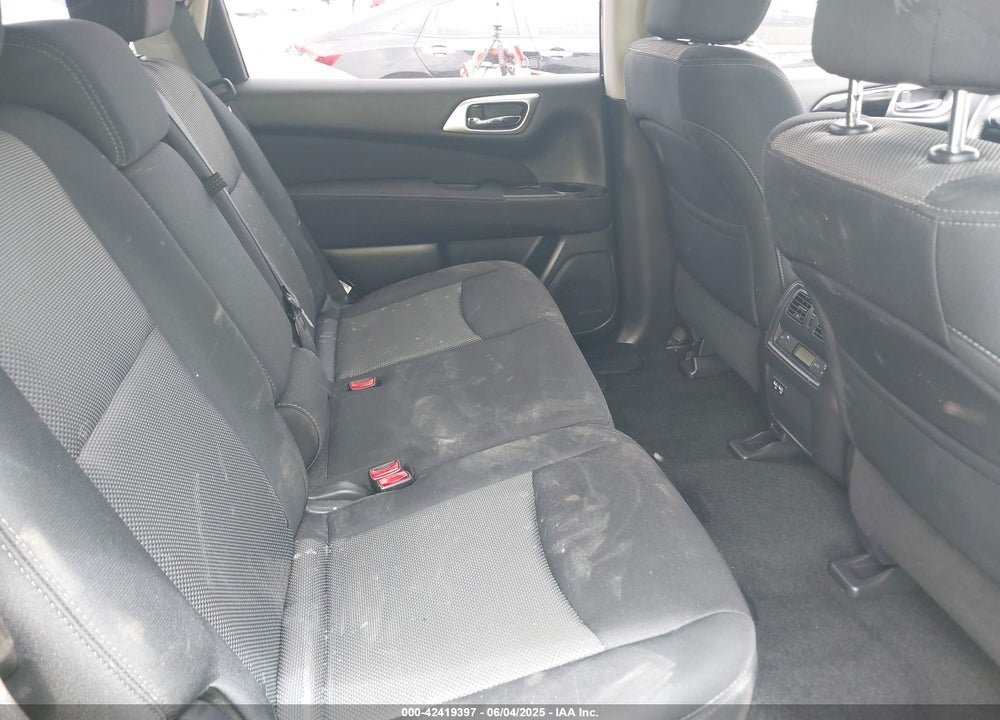 2017 NISSAN PATHFINDER VIN: 5N1DR2MM8HC643220