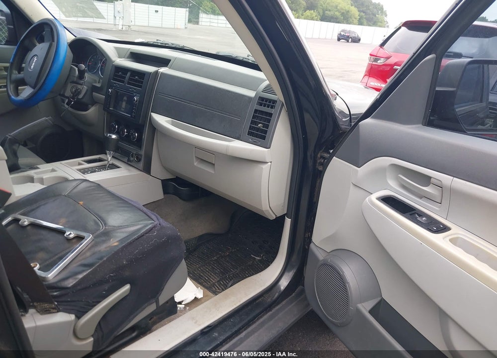 2008 JEEP LIBERTY VIN: 1J8GP28K38W284933