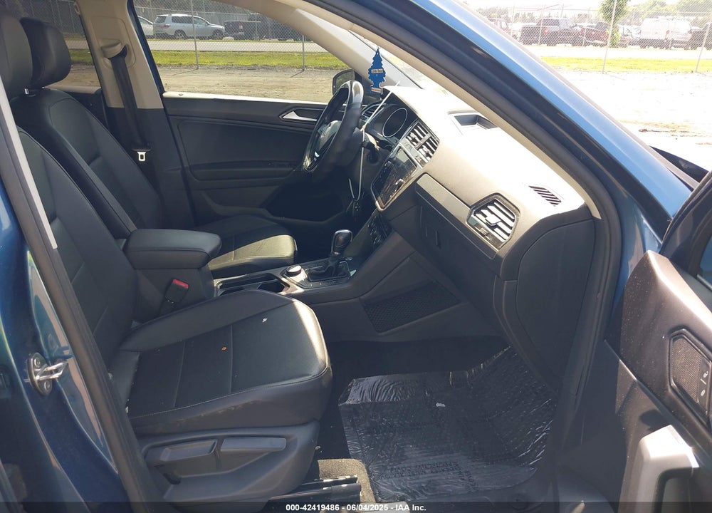 2018 VOLKSWAGEN TIGUAN VIN: 3VV2B7AX9JM146548