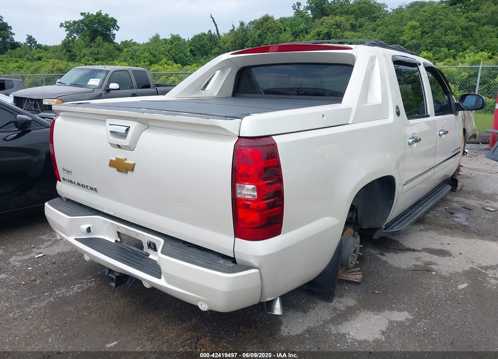 2013 CHEVROLET AVALANCHE VIN: 3GNMCGE04DG344000