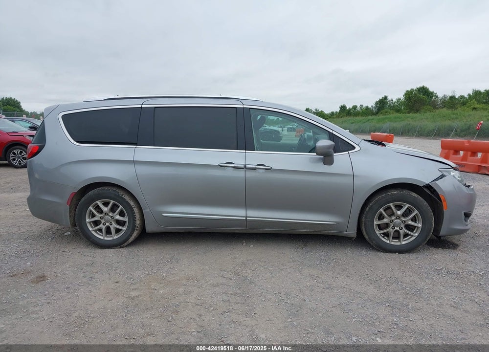 2020 CHRYSLER PACIFICA TOURING L VIN: 2C4RC1BG2LR127986