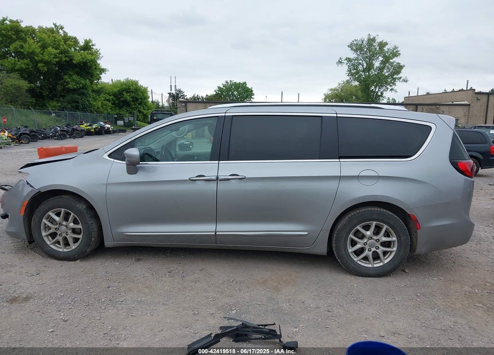 2020 CHRYSLER PACIFICA TOURING L VIN: 2C4RC1BG2LR127986