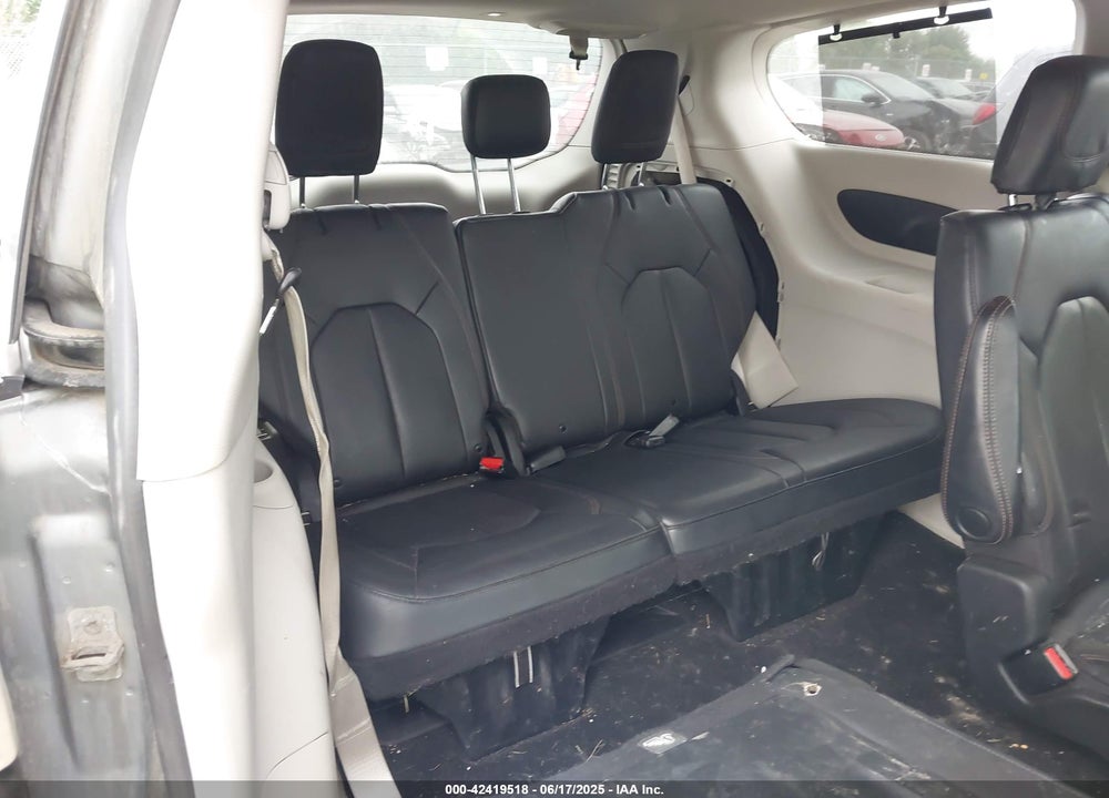 2020 CHRYSLER PACIFICA TOURING L VIN: 2C4RC1BG2LR127986